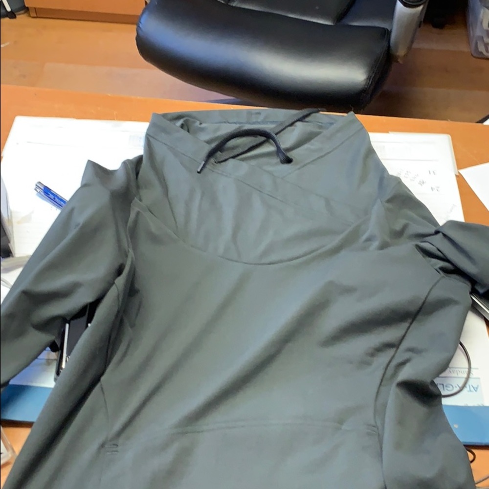 Arc’teryx varana women’s frock neck.